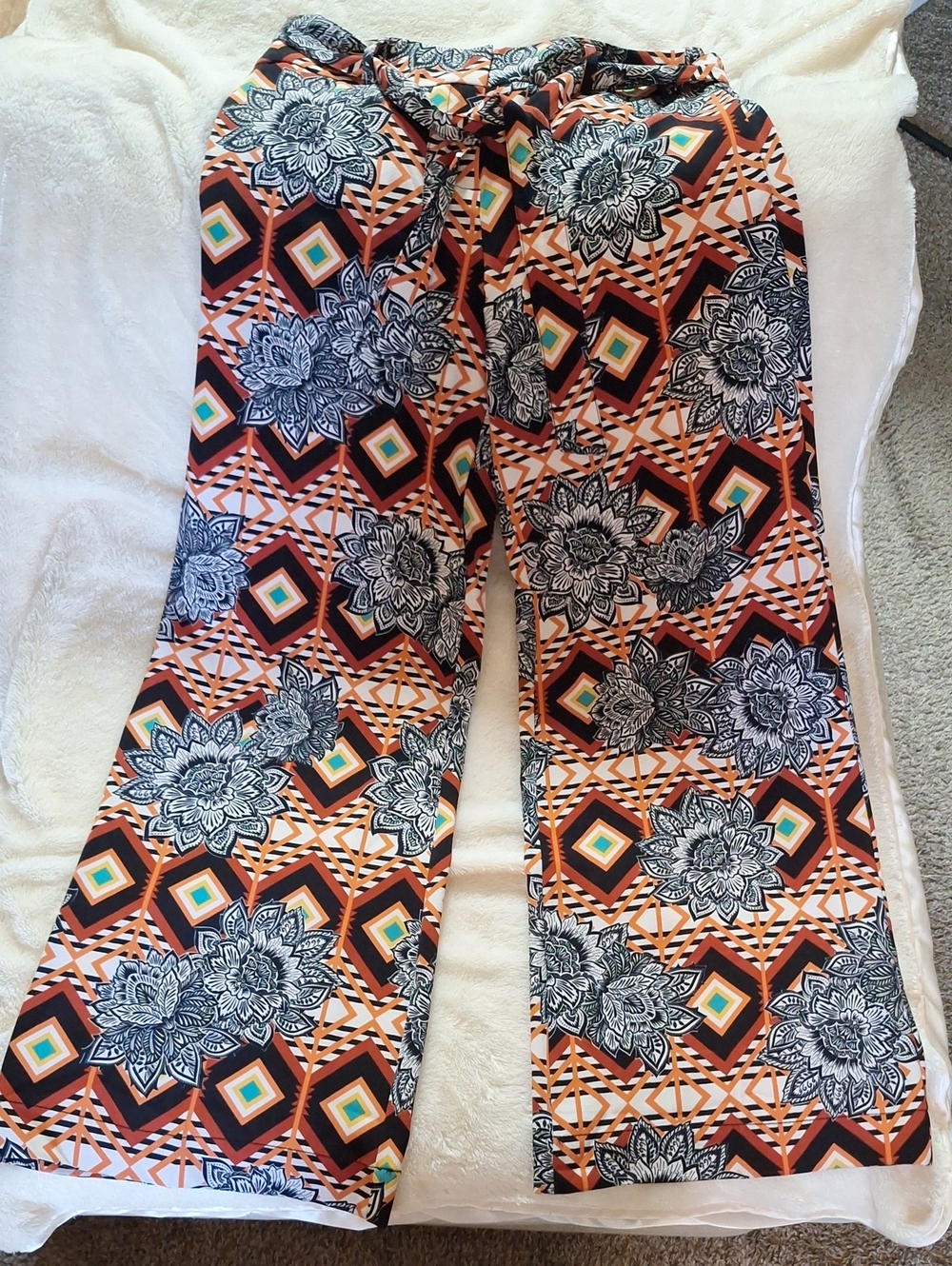 New York & Company Men's Printed Wide-Leg Sweatpants in Orange, Black & White